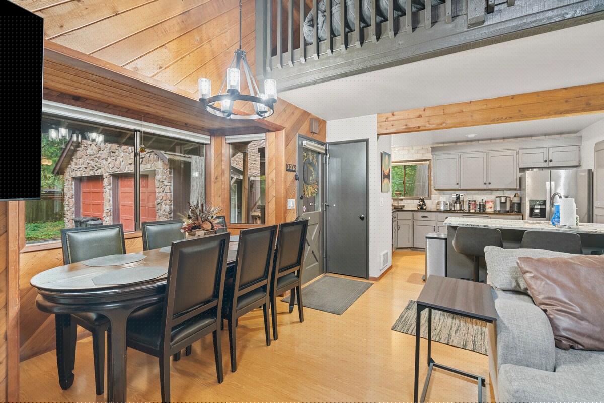 Alpine Cabin dining area and kitchen
