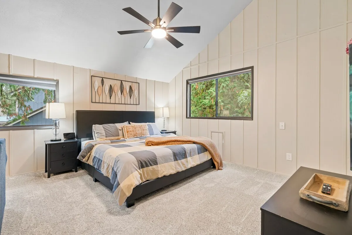 King bedroom at Alpine Cabin