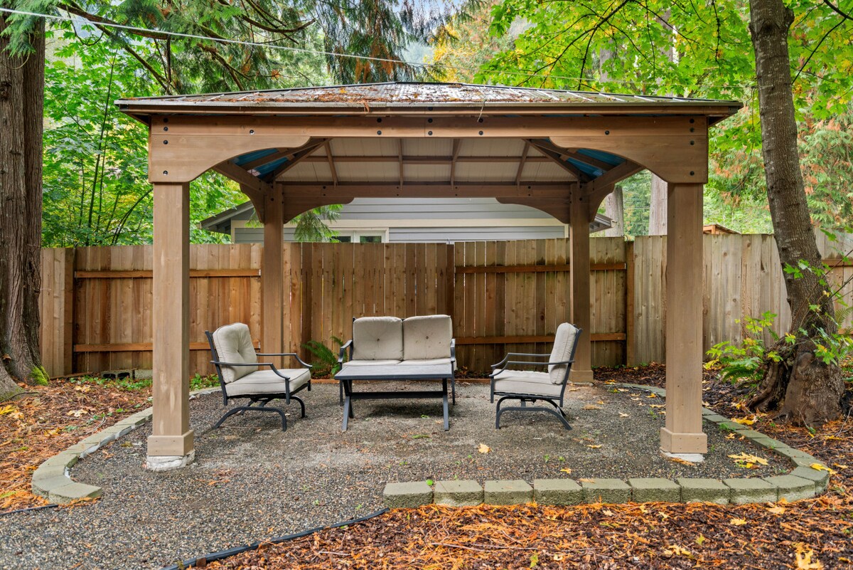 Alpine Cabin gazebo sitting area
