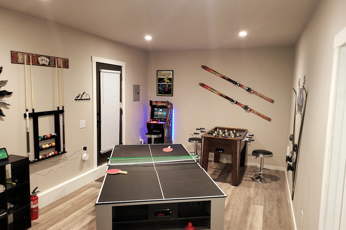 Alpine Cabin detached game room