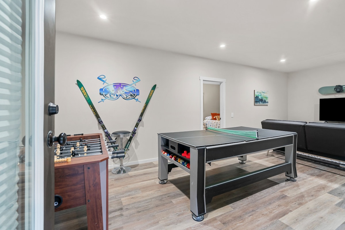 Alpine Cabin game room tables